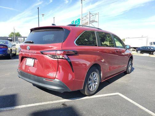 2021 Toyota Sienna XLE 7 Passenger