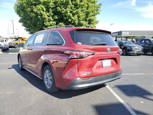 2021 Toyota Sienna XLE 7 Passenger