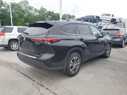 Midnight Black Metallic 2023 Toyota Highlander XLE