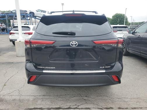 Midnight Black Metallic 2023 Toyota Highlander XLE