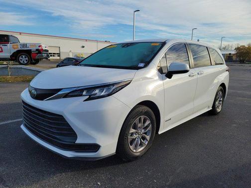 2021 Toyota Sienna LE