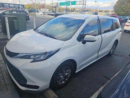 2021 Toyota Sienna LE