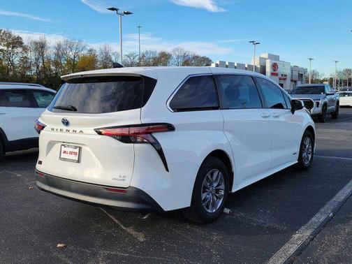 2021 Toyota Sienna LE