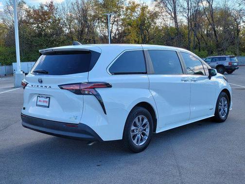 2021 Toyota Sienna LE