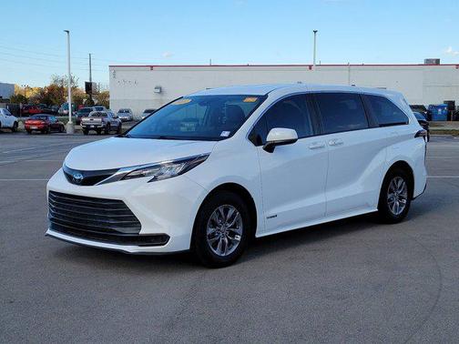 2021 Toyota Sienna LE