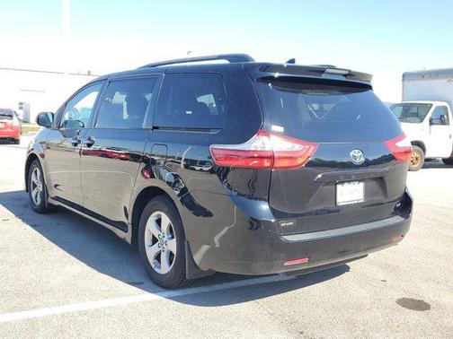 2019 Toyota Sienna LE