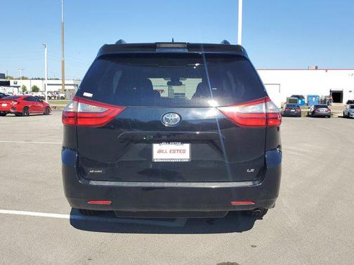 2019 Toyota Sienna LE