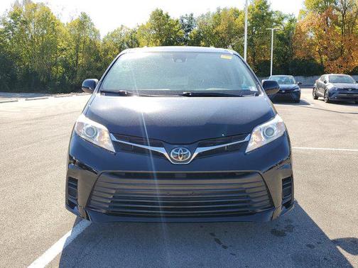 2019 Toyota Sienna LE