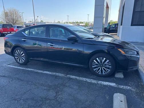 Super Black 2025 Nissan Altima SV FWD