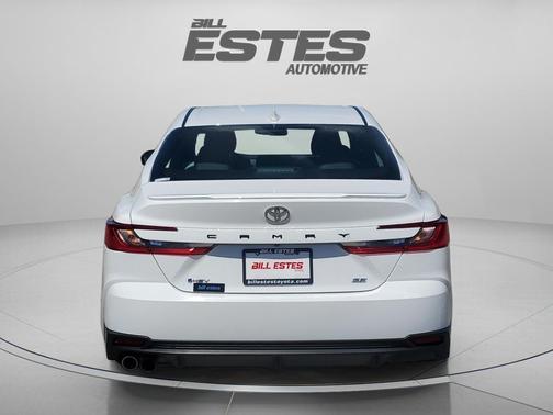 Ice 2025 Toyota Camry SE