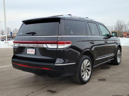 2022 Lincoln Navigator Standard