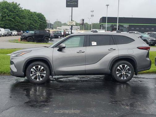 2025 Toyota Highlander XLE