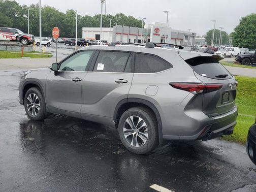 2025 Toyota Highlander XLE