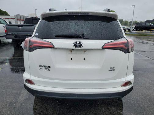 Super White 2018 Toyota RAV4 LE