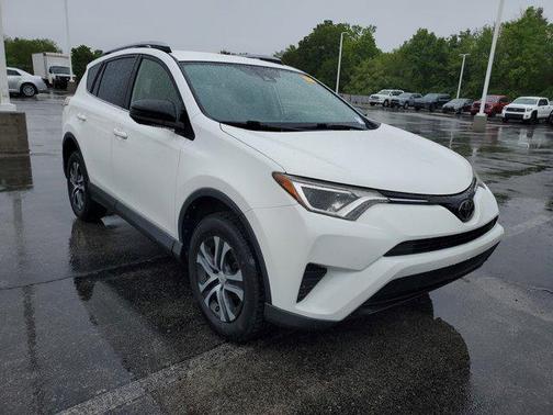 Super White 2018 Toyota RAV4 LE