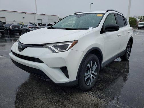 Super White 2018 Toyota RAV4 LE