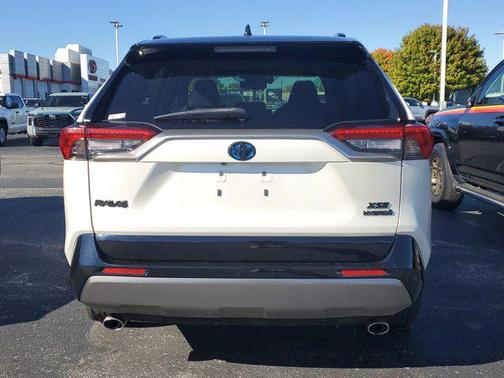 2020 Toyota RAV4 Hybrid SE