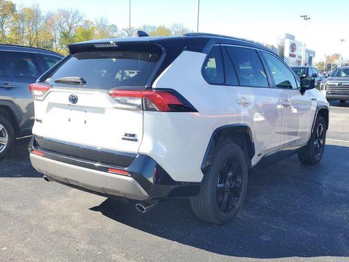 2020 Toyota RAV4 Hybrid SE