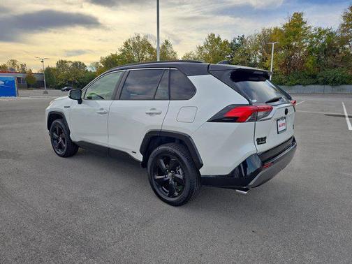 2020 Toyota RAV4 Hybrid SE