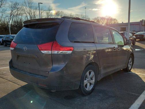 2013 Toyota Sienna LE