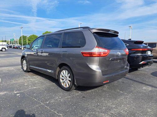 2017 Toyota Sienna XLE