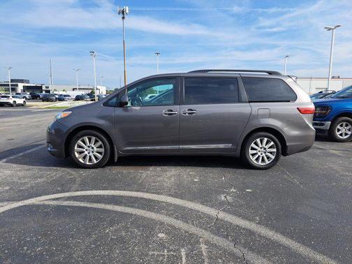 2017 Toyota Sienna XLE