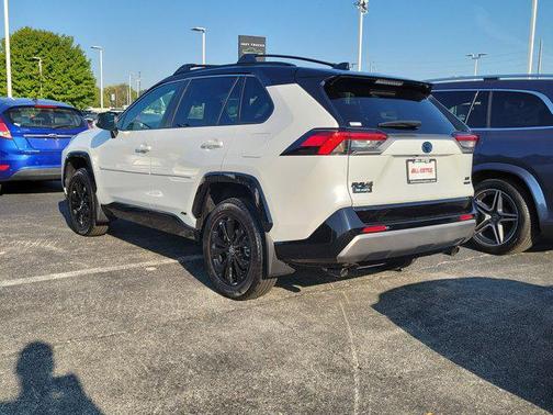 2024 Toyota RAV4 Hybrid SE
