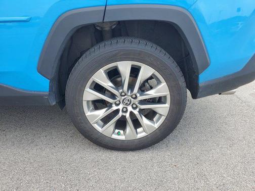 2021 Toyota RAV4 XLE Premium