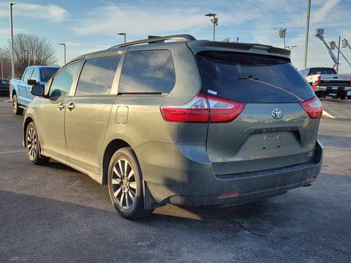 2018 Toyota Sienna XLE