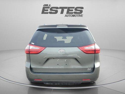 2018 Toyota Sienna XLE