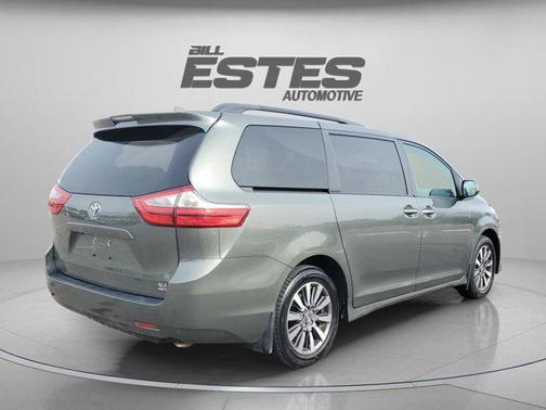 2018 Toyota Sienna XLE