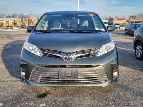 2018 Toyota Sienna XLE