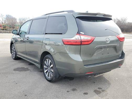 2018 Toyota Sienna XLE
