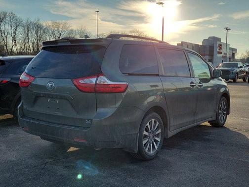 2018 Toyota Sienna XLE