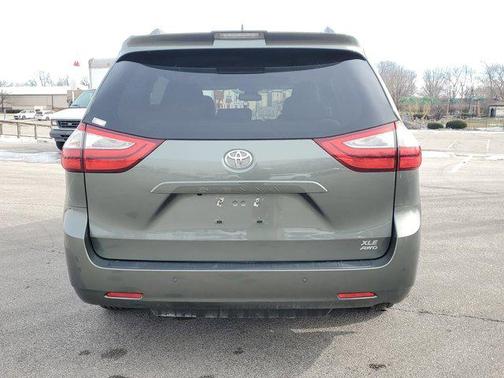 2018 Toyota Sienna XLE