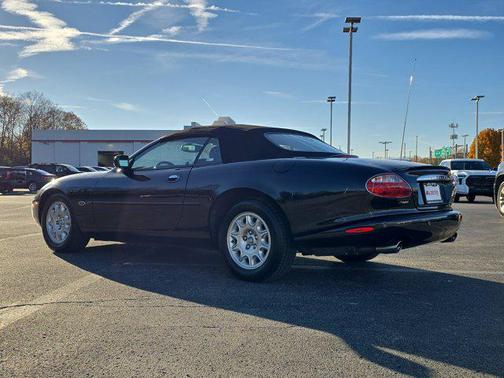 2002 Jaguar XKR Base