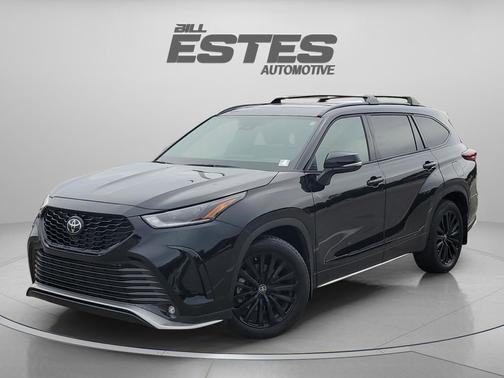 Midnight Black Metallic 2026 Toyota Highlander XSE