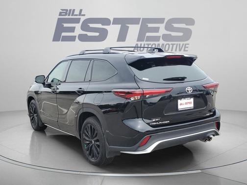Midnight Black Metallic 2026 Toyota Highlander XSE