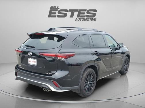 Midnight Black Metallic 2026 Toyota Highlander XSE