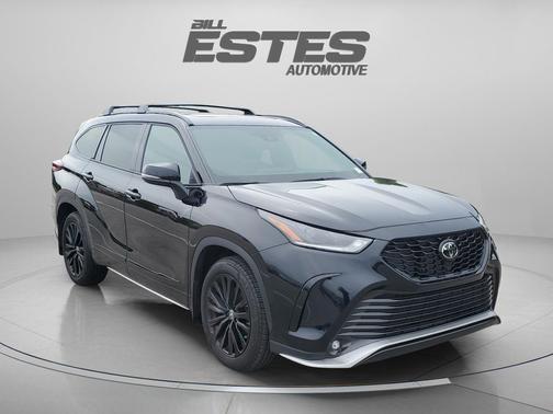 Midnight Black Metallic 2026 Toyota Highlander XSE