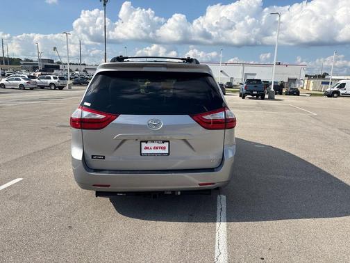 Silver Sky Metallic 2017 Toyota Sienna LE