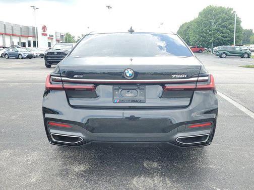 Black Sapphire Metallic 2020 BMW 750 i xDrive