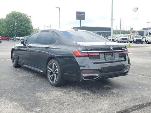 Black Sapphire Metallic 2020 BMW 750 i xDrive