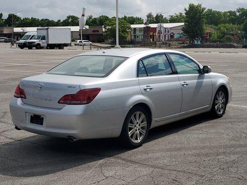 2010 Toyota Avalon XLS