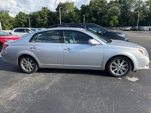 2010 Toyota Avalon XLS