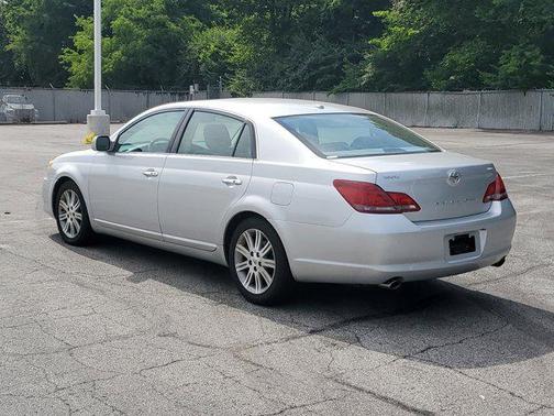 2010 Toyota Avalon XLS