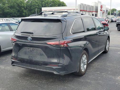 2022 Toyota Sienna XSE 7 Passenger