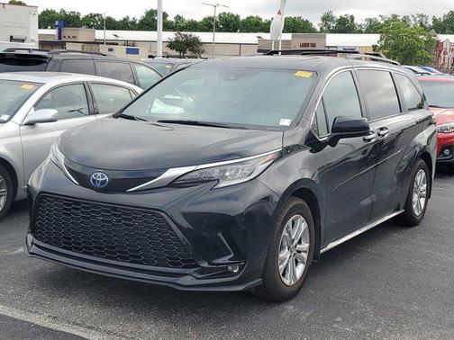 2022 Toyota Sienna XSE 7 Passenger