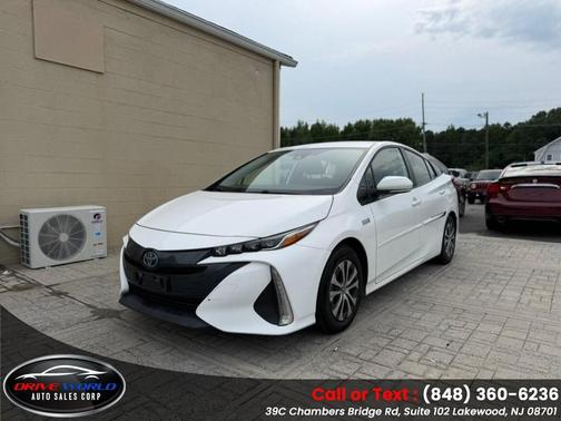 Super White 2021 Toyota Prius Prime LE