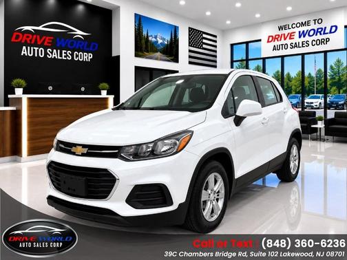 Summit White 2018 Chevrolet Trax LS